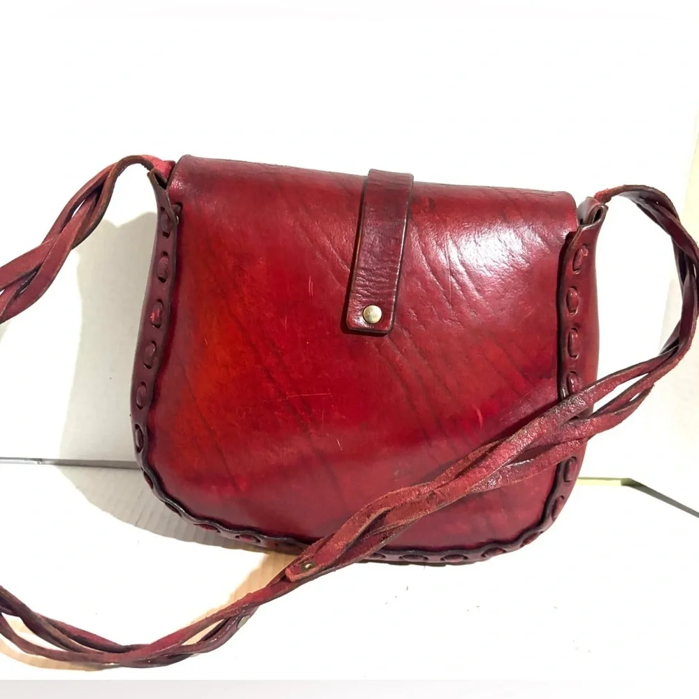 Vintage handmade crossbody Elegant Red Leather Handbag - Picture 2 of 7